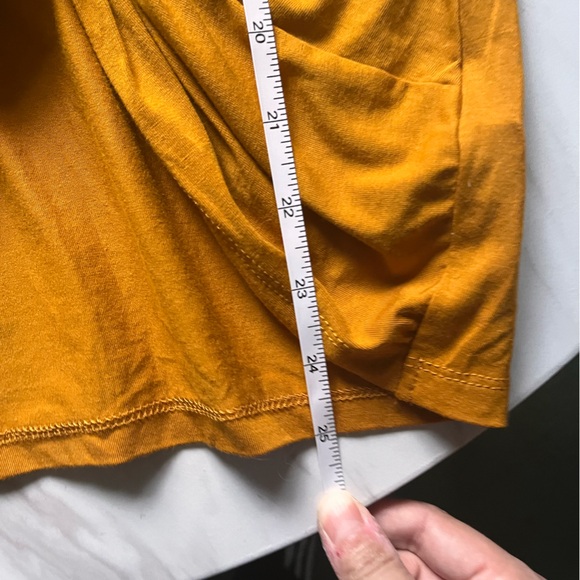 ✨NWOT✨ Dex Tied Tee - Picture 2 of 5